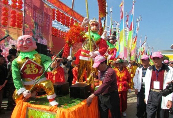 2012年雷州市元宵民俗文化大巡游图片